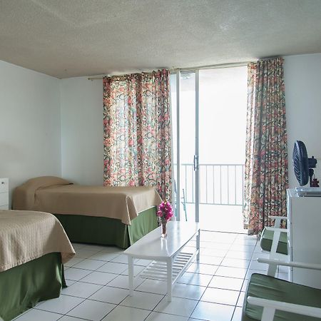 Montego Bay Club Apartments Bagian luar foto