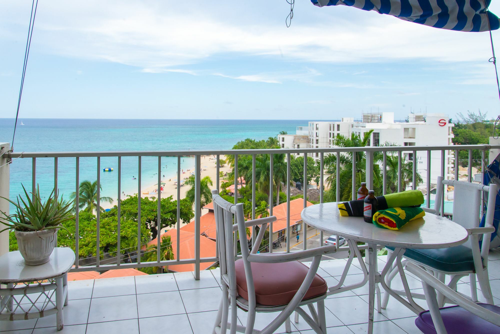 Montego Bay Club Apartments Bagian luar foto