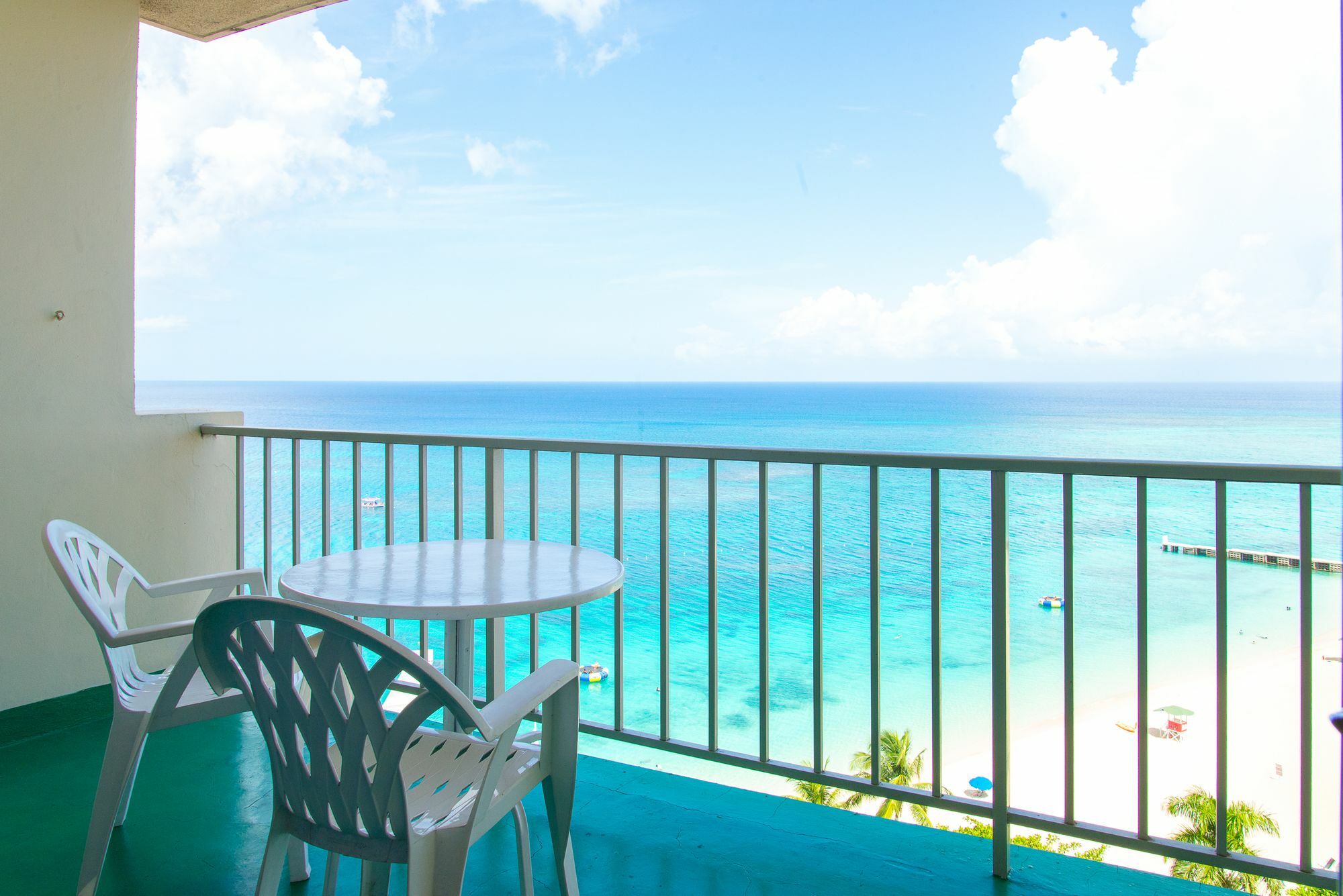 Montego Bay Club Apartments Bagian luar foto
