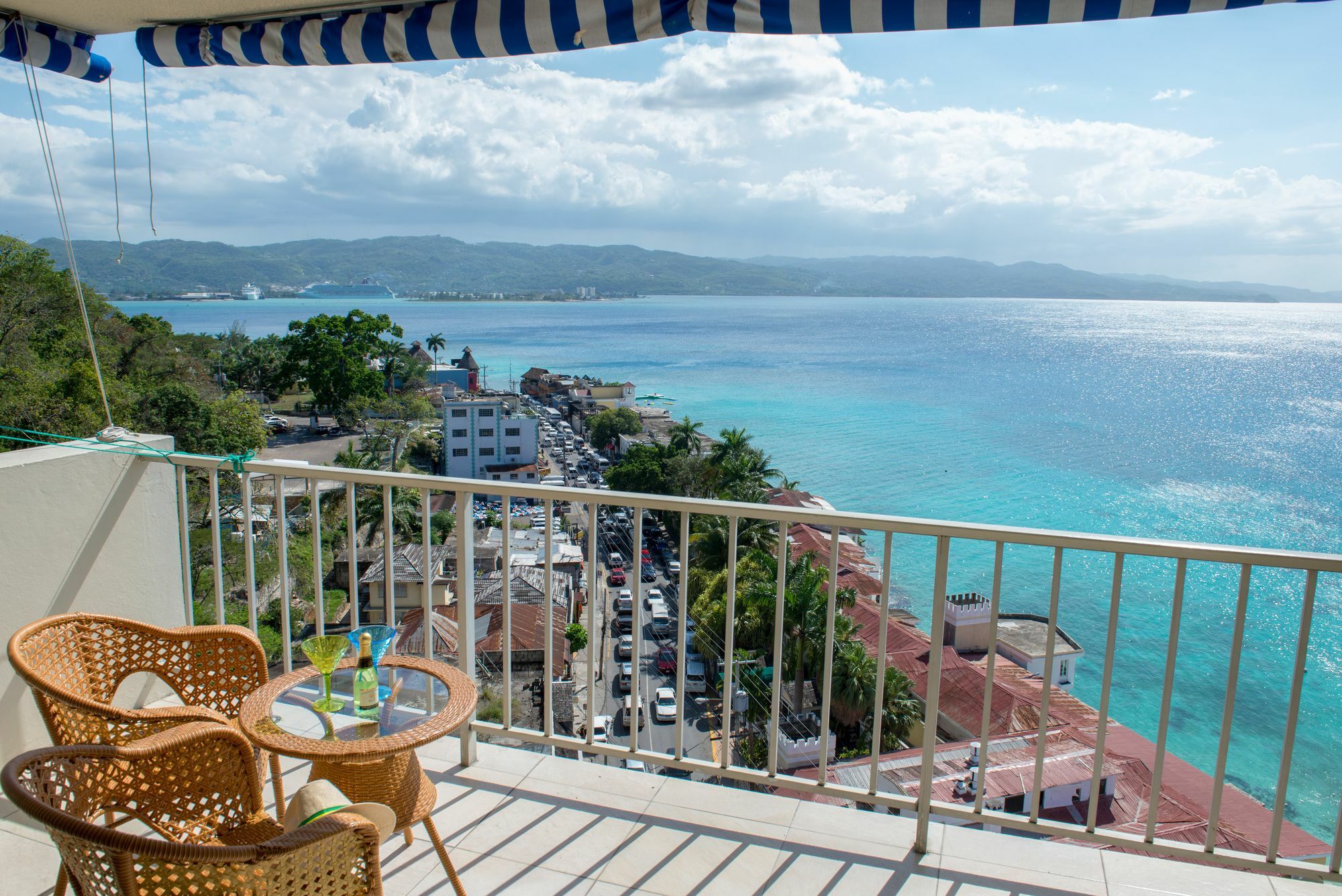 Montego Bay Club Apartments Bagian luar foto